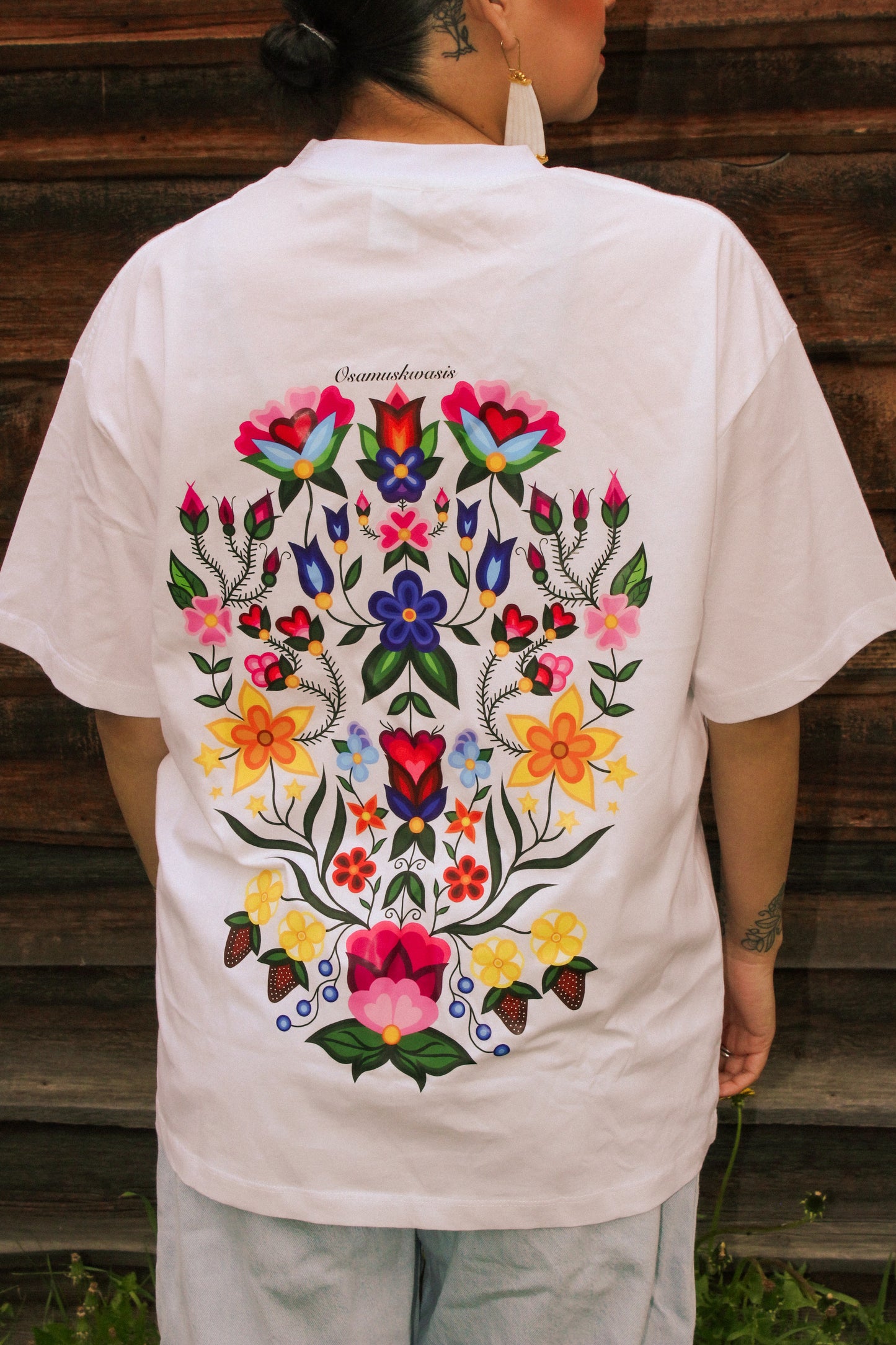 White sâkipâkaw Tee