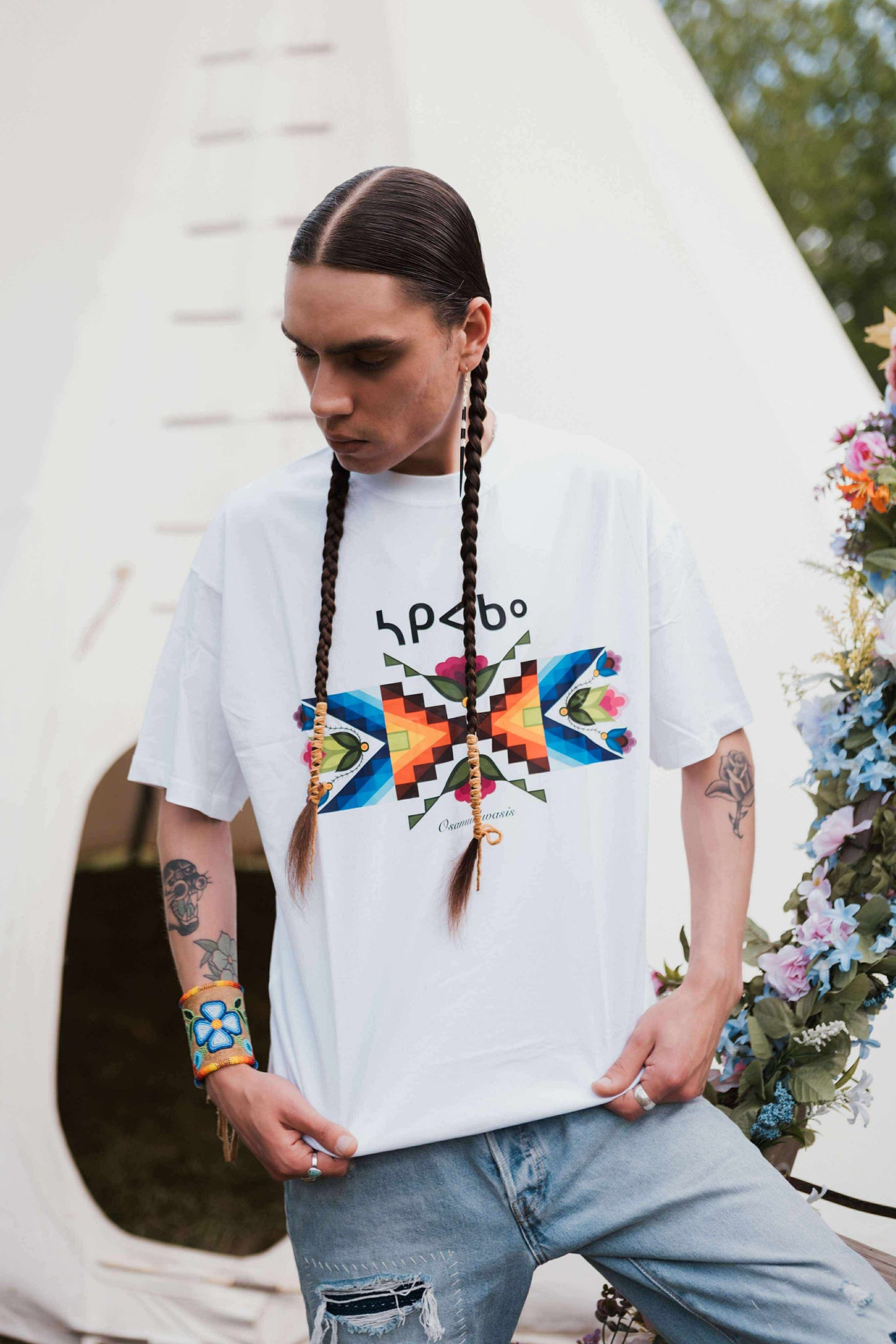 White sâkipâkaw Tee