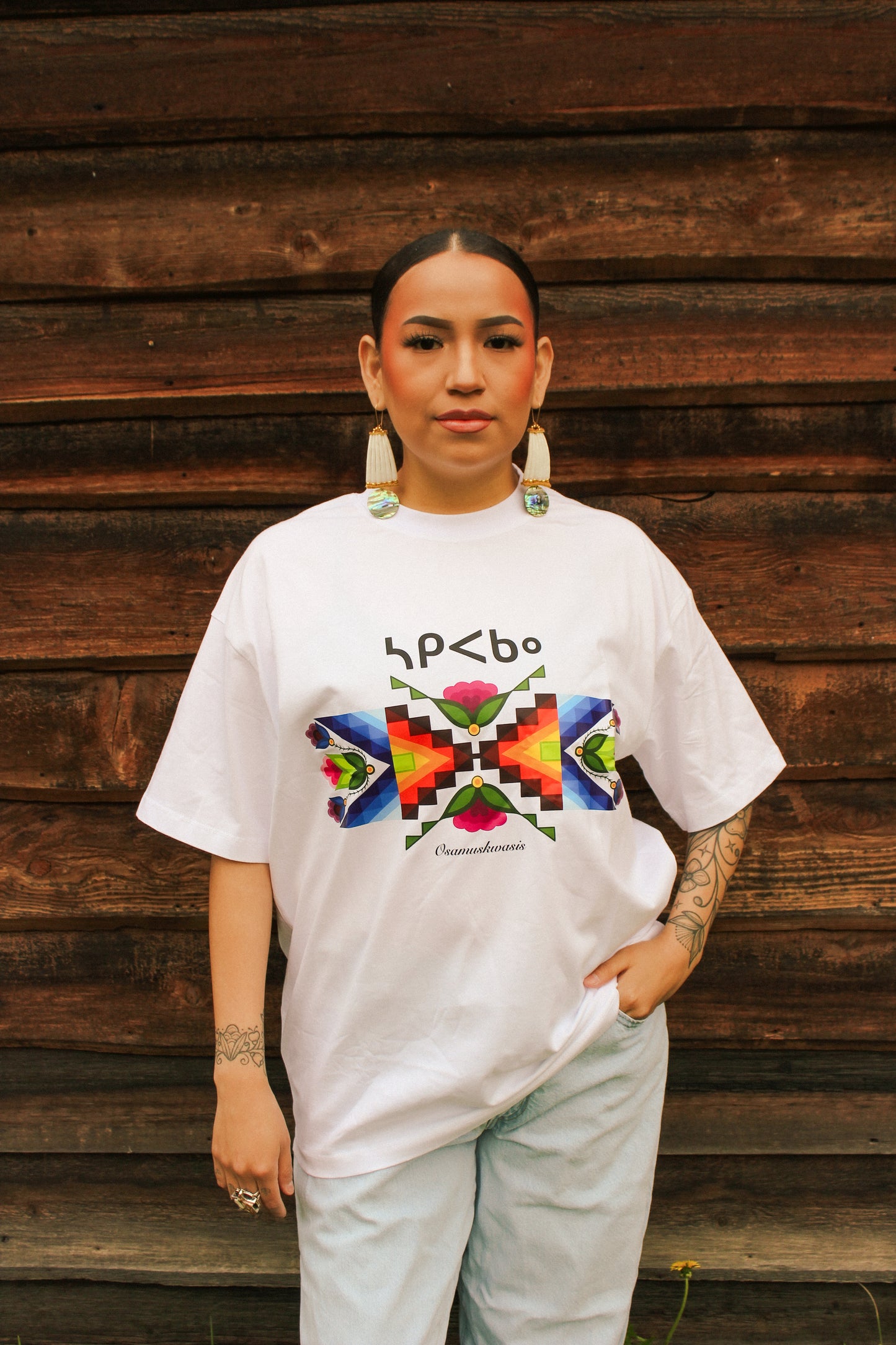 White sâkipâkaw Tee